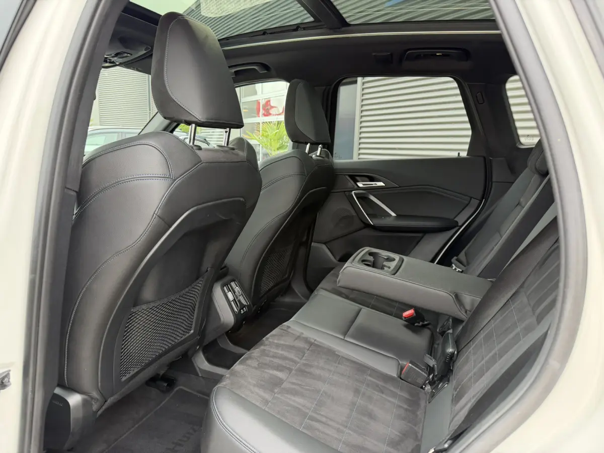 xDrive25e M Sport Panoramadak Trekhaak LED Carplay DAB Stoelverwarming Achteruitrijcamera SOH 95%