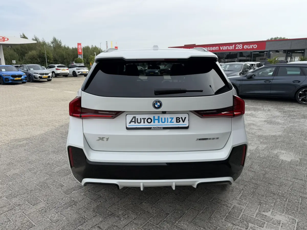 xDrive25e M Sport Panoramadak Trekhaak LED Carplay DAB Stoelverwarming Achteruitrijcamera SOH 95%