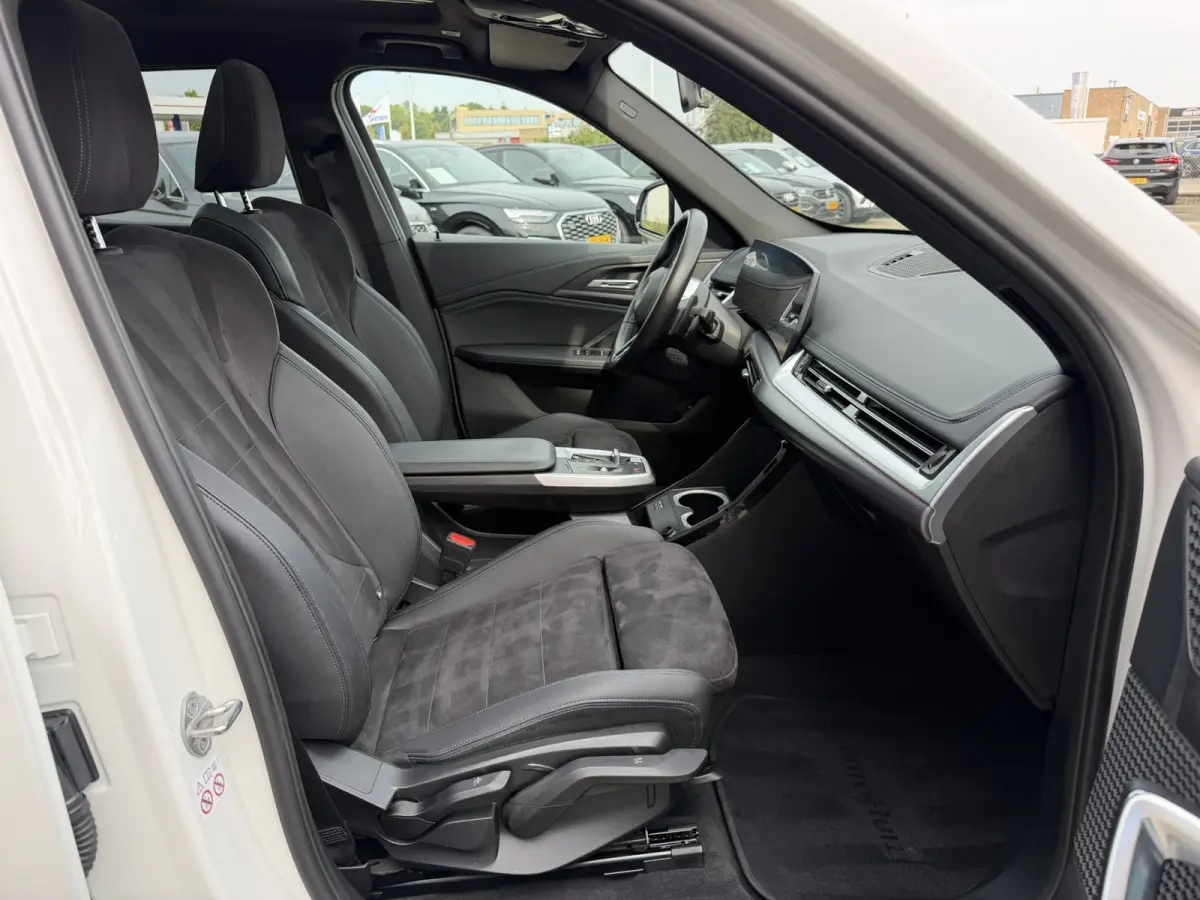 xDrive25e M Sport Panoramadak Trekhaak LED Carplay DAB Stoelverwarming Achteruitrijcamera SOH 95%