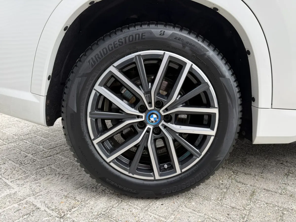 xDrive25e M Sport Panoramadak Trekhaak LED Carplay DAB Stoelverwarming Achteruitrijcamera SOH 95%