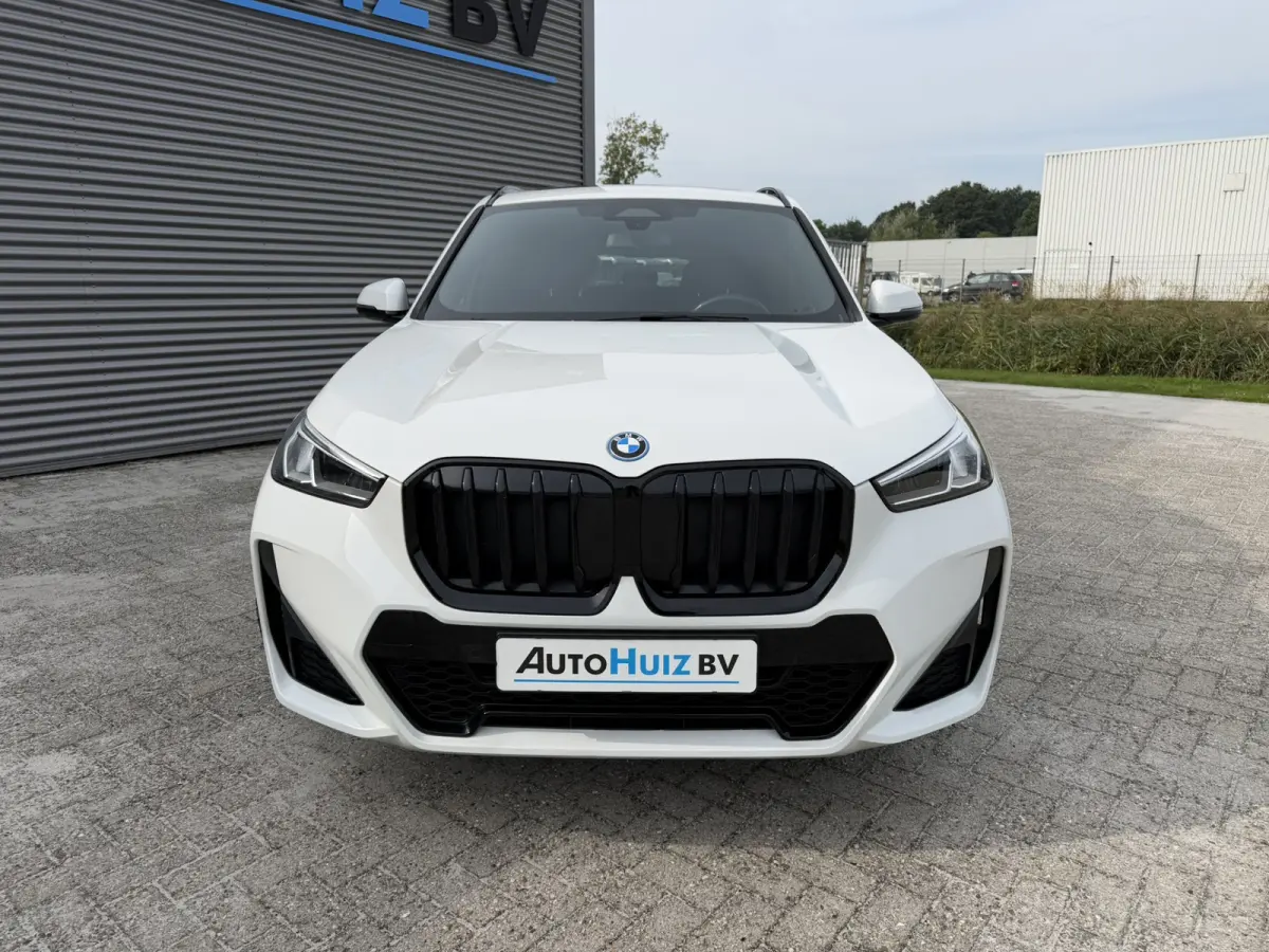 xDrive25e M Sport Panoramadak Trekhaak LED Carplay DAB Stoelverwarming Achteruitrijcamera SOH 95%