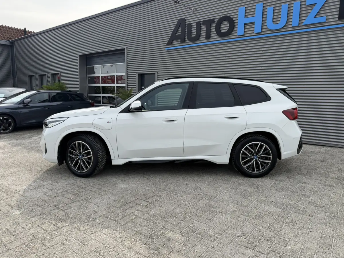 xDrive25e M Sport Panoramadak Trekhaak LED Carplay DAB Stoelverwarming Achteruitrijcamera SOH 95%