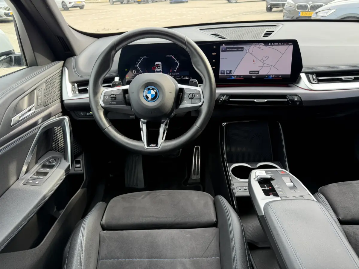 xDrive25e M Sport Panoramadak Trekhaak LED Carplay DAB Stoelverwarming Achteruitrijcamera SOH 95%