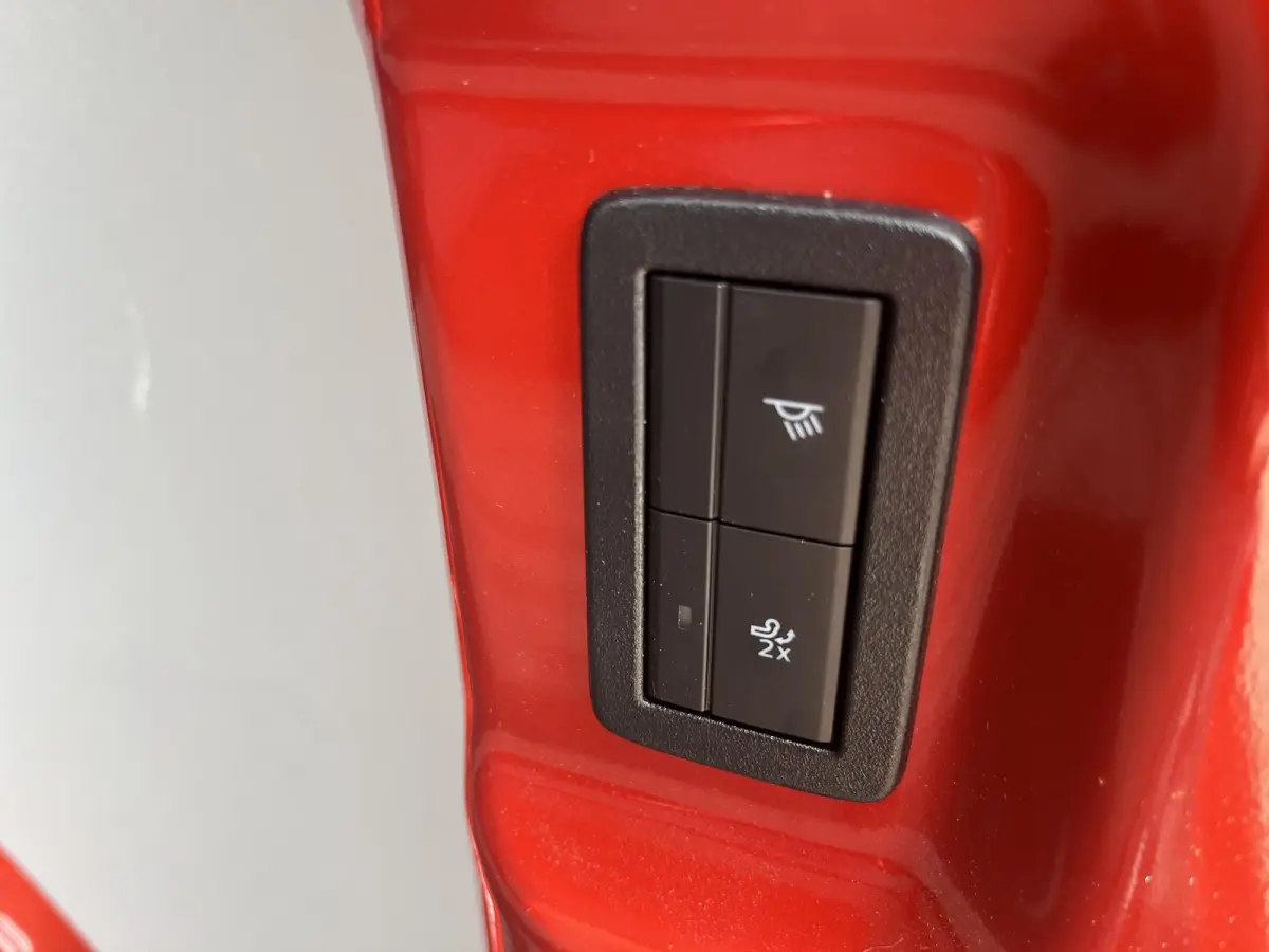 320 2.5 PHEV L2H1 Limited | TREKHAAK | ADAPTIVE CRUISE CONTROL | LM VELGEN | NAVI | CARPLAY | STOEL, STUUR EN VOORRUITVERWARMING |