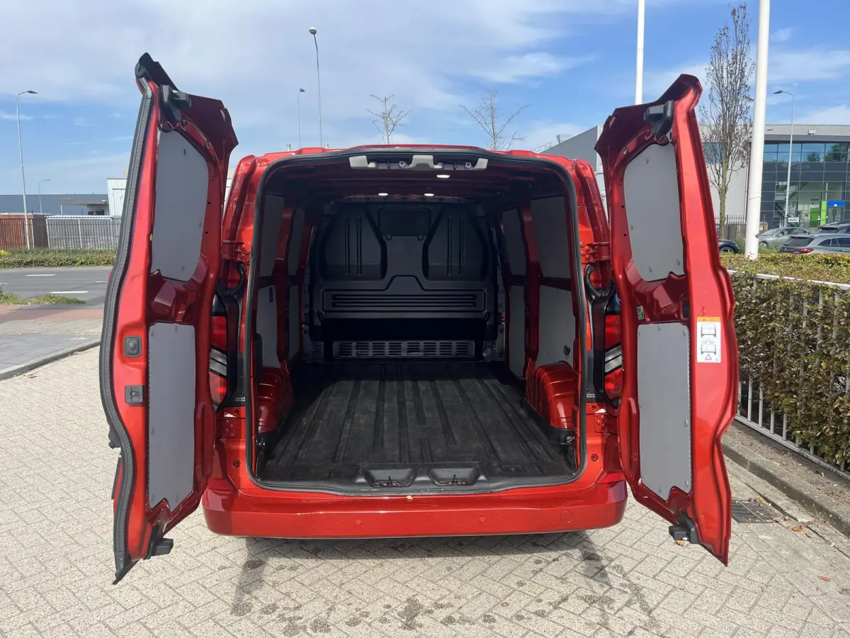 320 2.5 PHEV L2H1 Limited | TREKHAAK | ADAPTIVE CRUISE CONTROL | LM VELGEN | NAVI | CARPLAY | STOEL, STUUR EN VOORRUITVERWARMING |