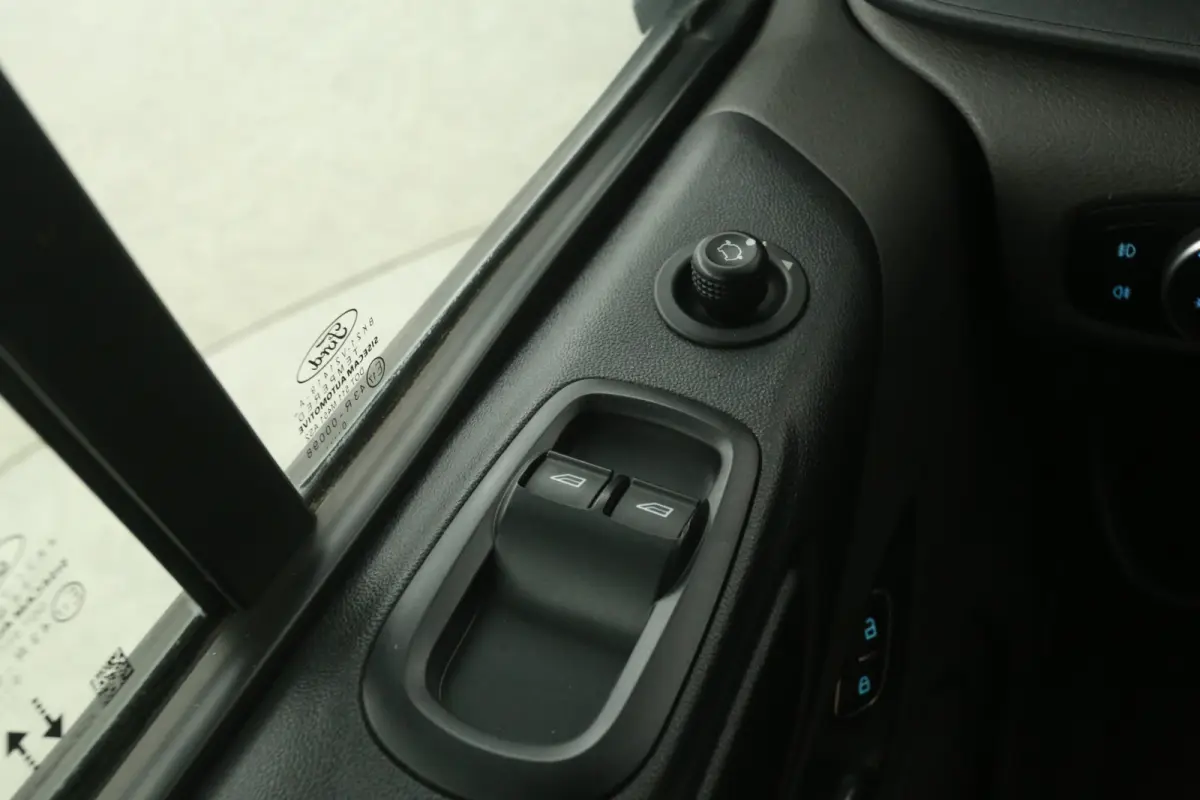 2.0 TDCI L2H2 | Dubbele Cabine | Airco | Cruise | 2800KG Trekgew. | Trekhaak | Parkeersens.