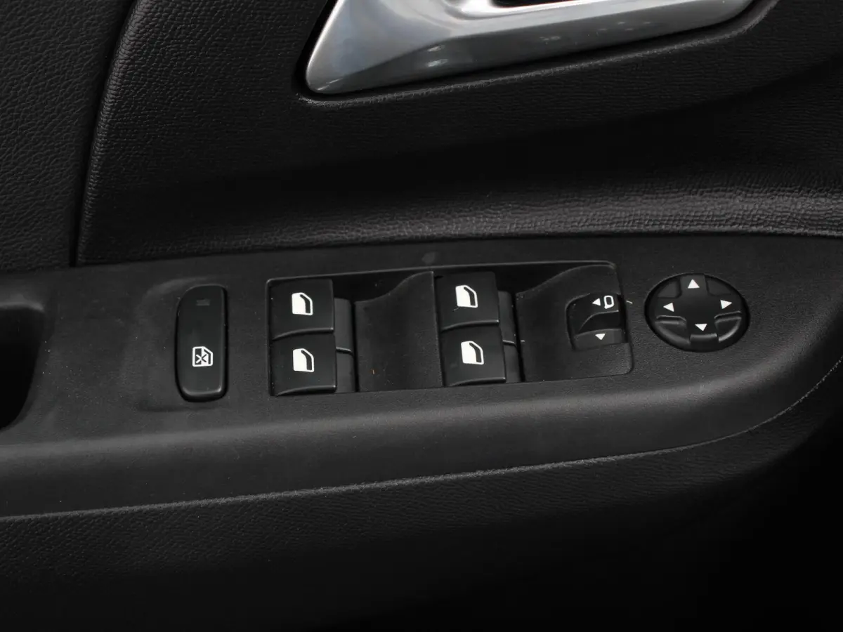 1.2 Turbo 136pk Automaat Hybrid GS Line Navigatie Apple Carplay/ Android Auto Camera Parkeersensoren Cruise Control Stoel- en stuurverwarming Lichtmetalen velgen Getinte ramen