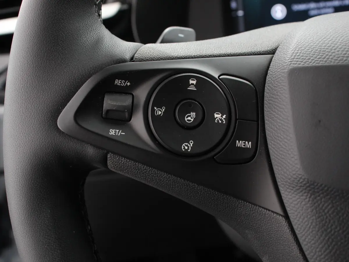 1.2 Turbo 136pk Automaat Hybrid GS Line Navigatie Apple Carplay/ Android Auto Camera Parkeersensoren Cruise Control Stoel- en stuurverwarming Lichtmetalen velgen Getinte ramen