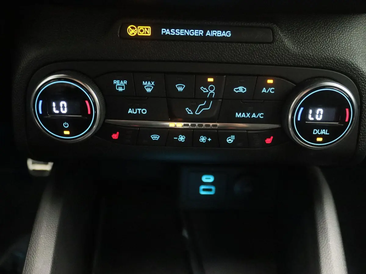 1.0 EcoBoost Hybrid ST Line Style | Navigatie | Camera | Winter Pack |