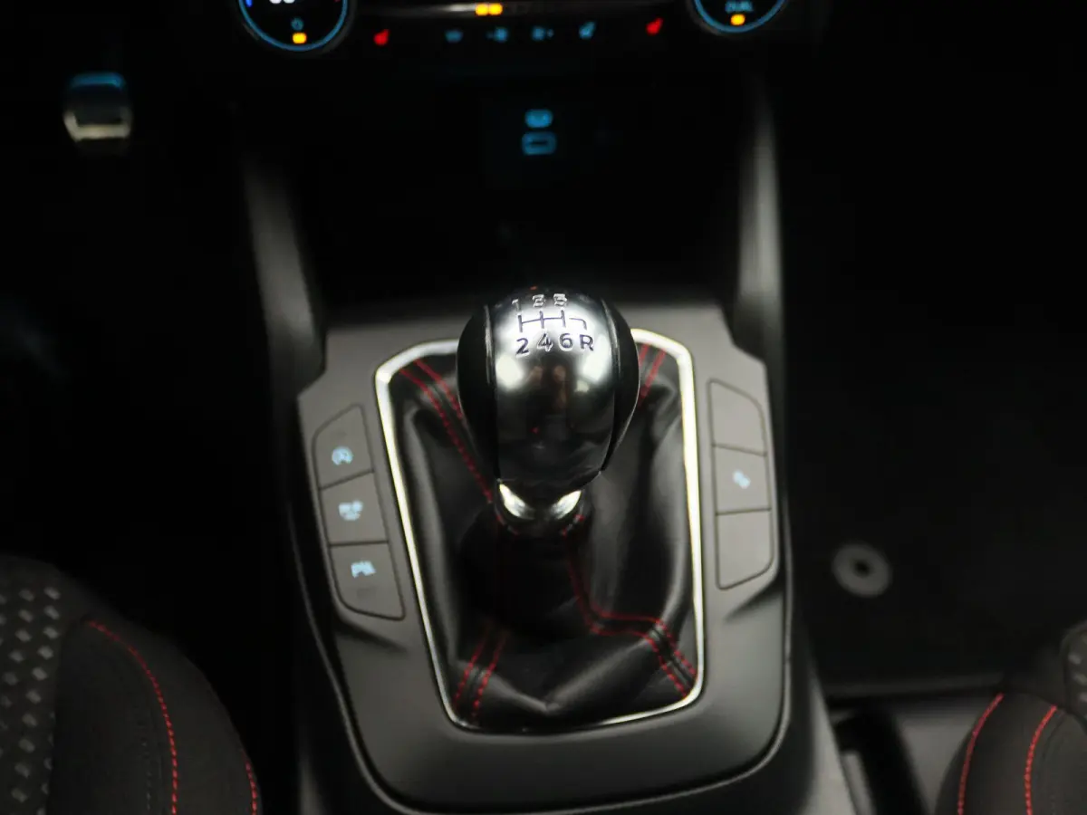 1.0 EcoBoost Hybrid ST Line Style | Navigatie | Camera | Winter Pack |