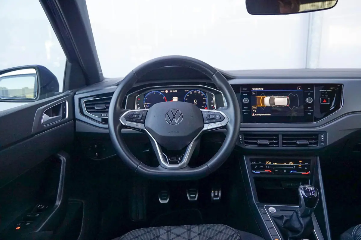 1.0 TSI 95pk R-Line Business | Panoramadak | Trekhaak | Keyless