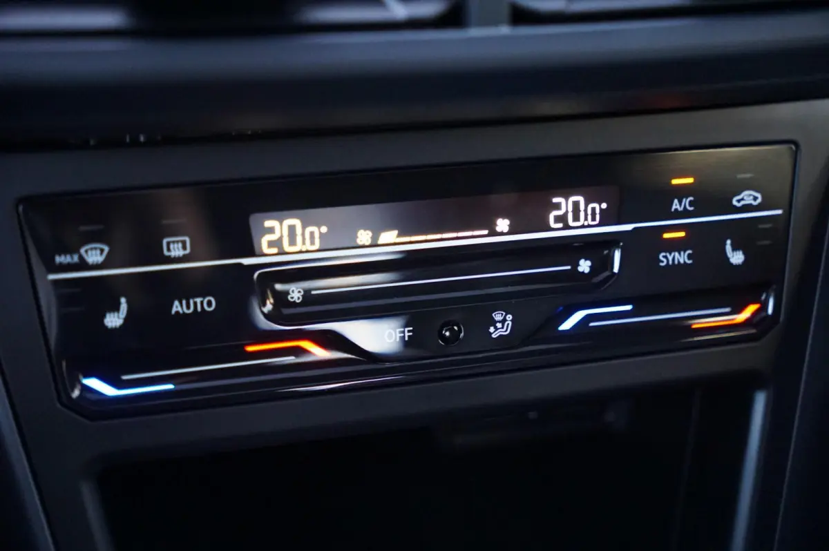 1.0 TSI 95pk R-Line Business | Panoramadak | Trekhaak | Keyless