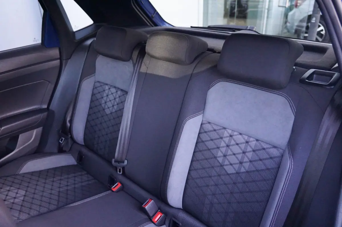 1.0 TSI 95pk R-Line Business | Panoramadak | Trekhaak | Keyless