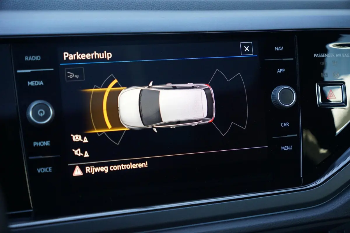 1.0 TSI 95pk R-Line Business | Panoramadak | Trekhaak | Keyless