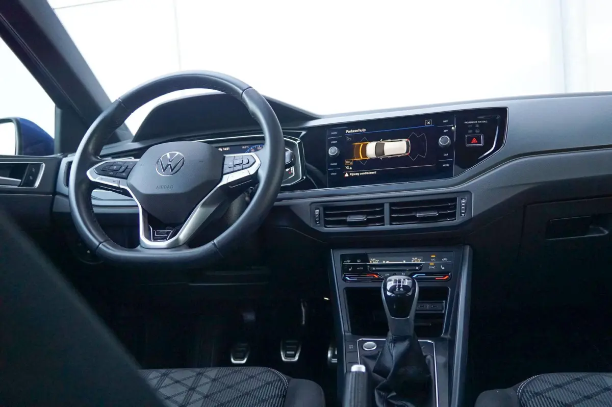 1.0 TSI 95pk R-Line Business | Panoramadak | Trekhaak | Keyless