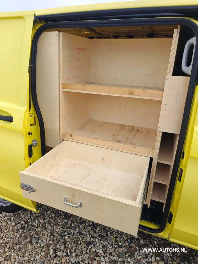 111 CDI Euro 6 , 1e Eig. Apk Aug 2027 , Airco , werkplaats inrichting , nette bus