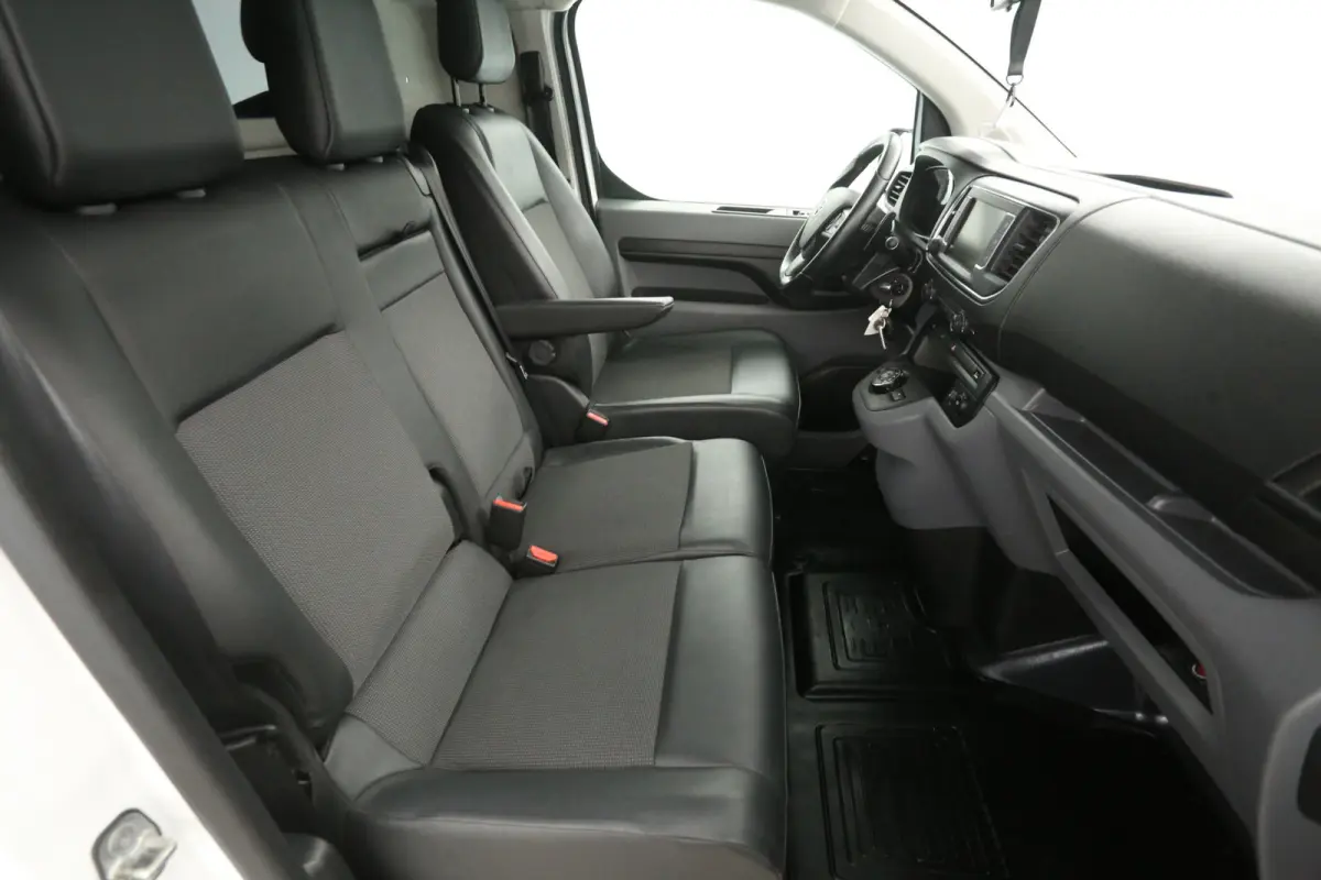 2.0D L2H1 | Automaat | Airco | Cruise | Camera | Carplay | 3 Zits | Parkeersens.