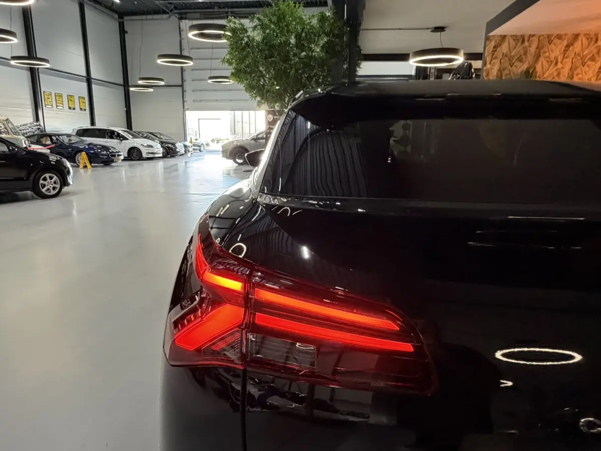 1.2 130 EAT8 Shine Garantie|Premium|Carplay|Lane Ass|360° Camera|Head-Up|ACC|Leder|Navi|19"