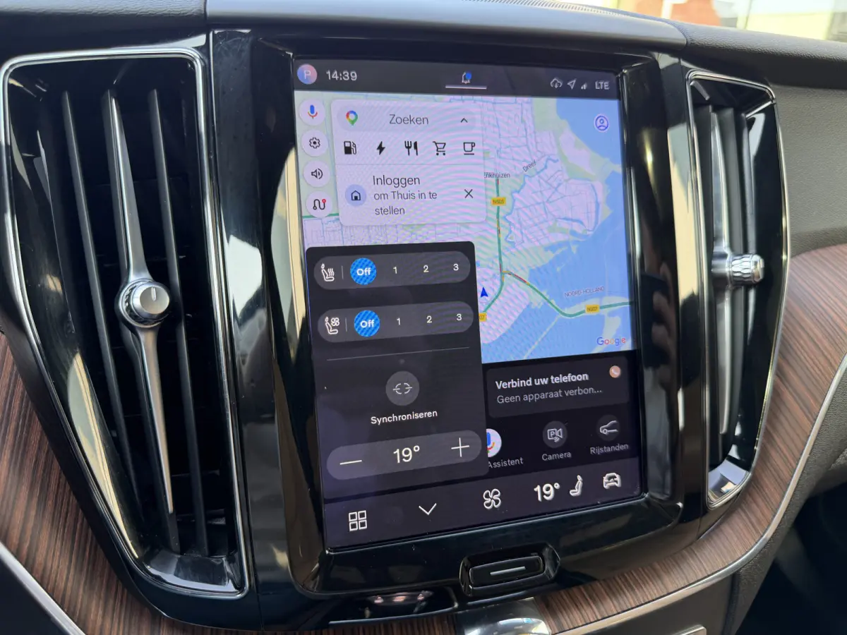2.0 T6 Plug-in hybrid AWD Plus Bright Stoelventilatie | Trekhaak |