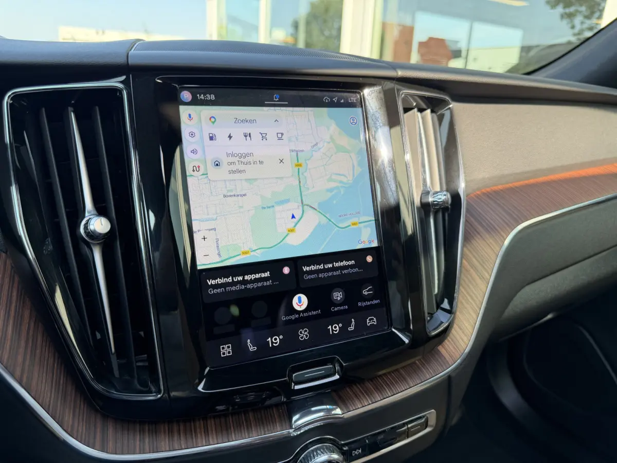 2.0 T6 Plug-in hybrid AWD Plus Bright Stoelventilatie | Trekhaak |