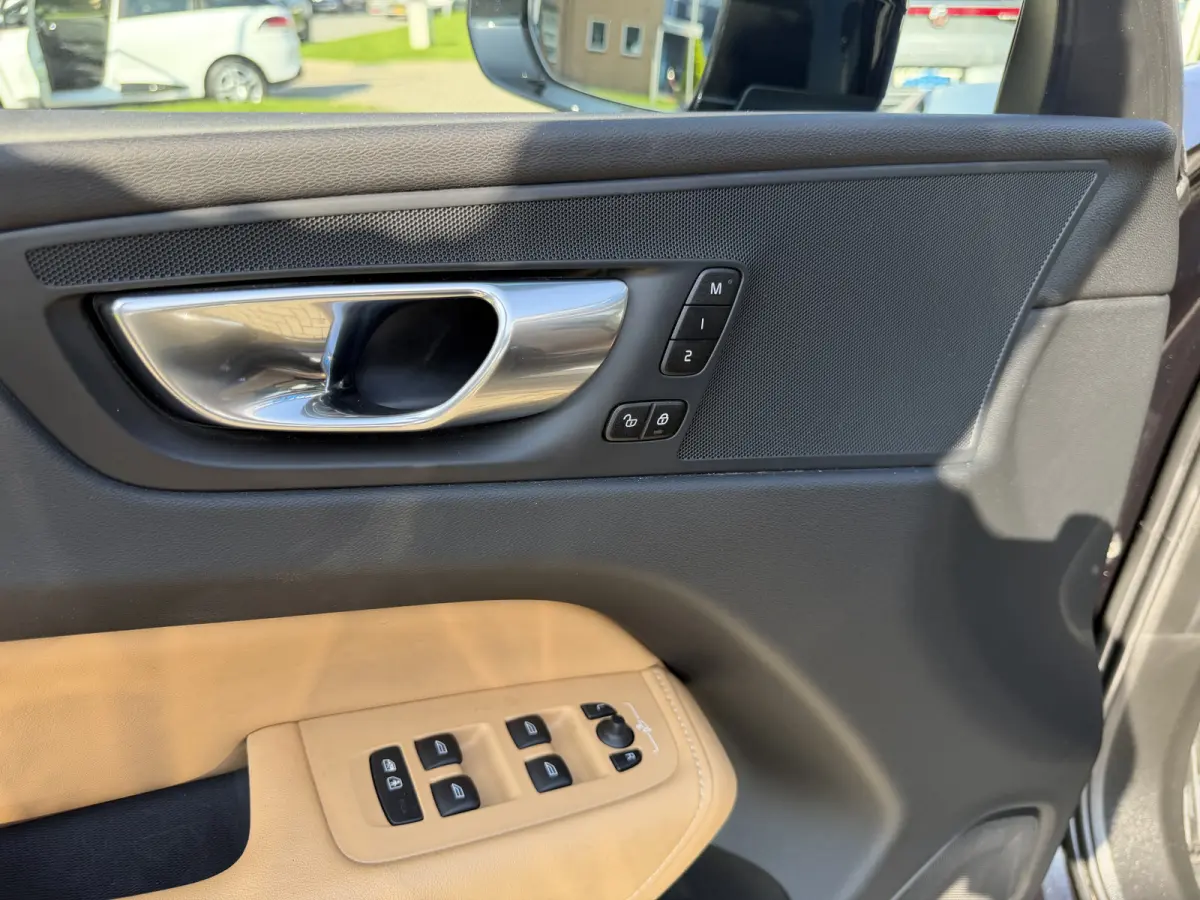 2.0 T6 Plug-in hybrid AWD Plus Bright Stoelventilatie | Trekhaak |