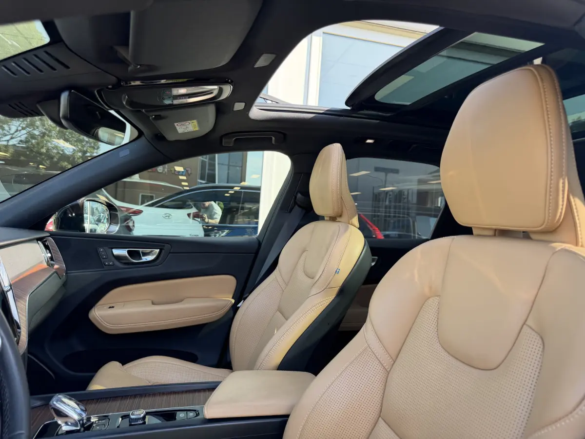 2.0 T6 Plug-in hybrid AWD Plus Bright Stoelventilatie | Trekhaak |