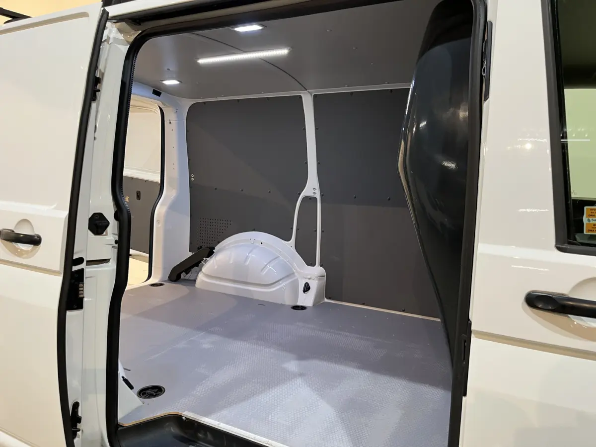 2.0 TDI L1H1 / Euro 6 / Airco / CarPlay / Cruise Control / Trekhaak / PDC / 3-Zits
