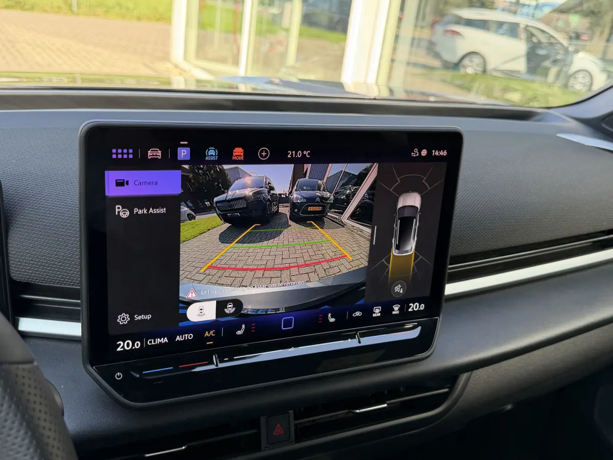 1.5 eTSI R-Line Camera | App connect