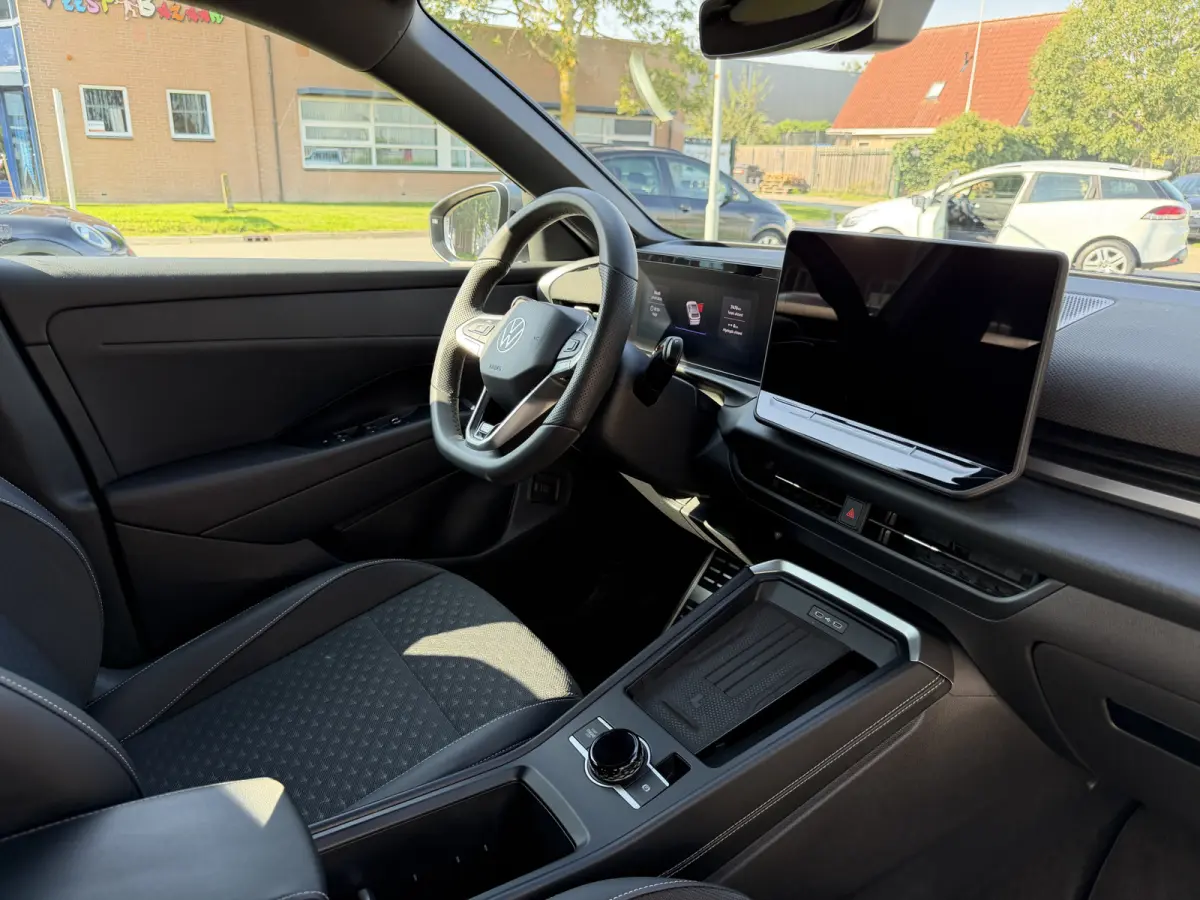 1.5 eTSI R-Line Camera | App connect