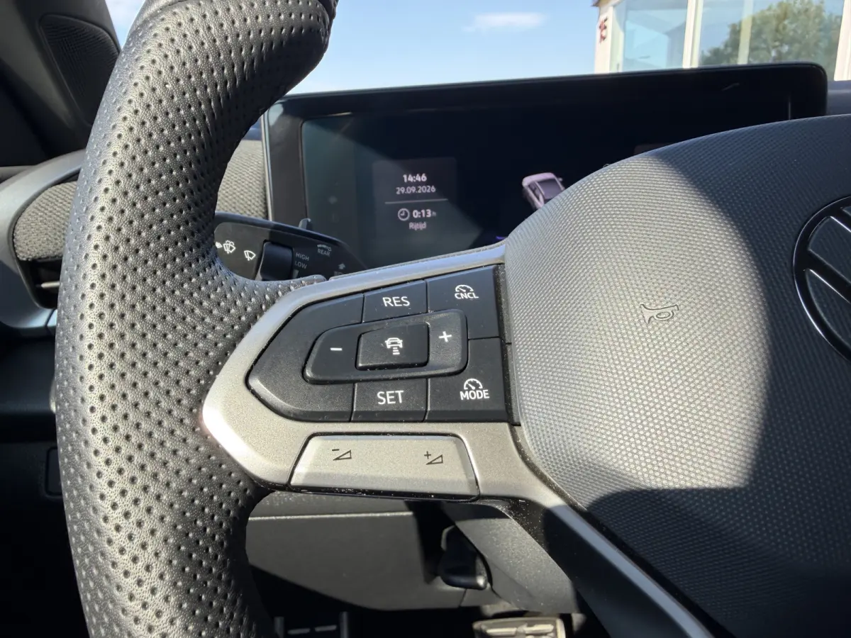 1.5 eTSI R-Line Camera | App connect