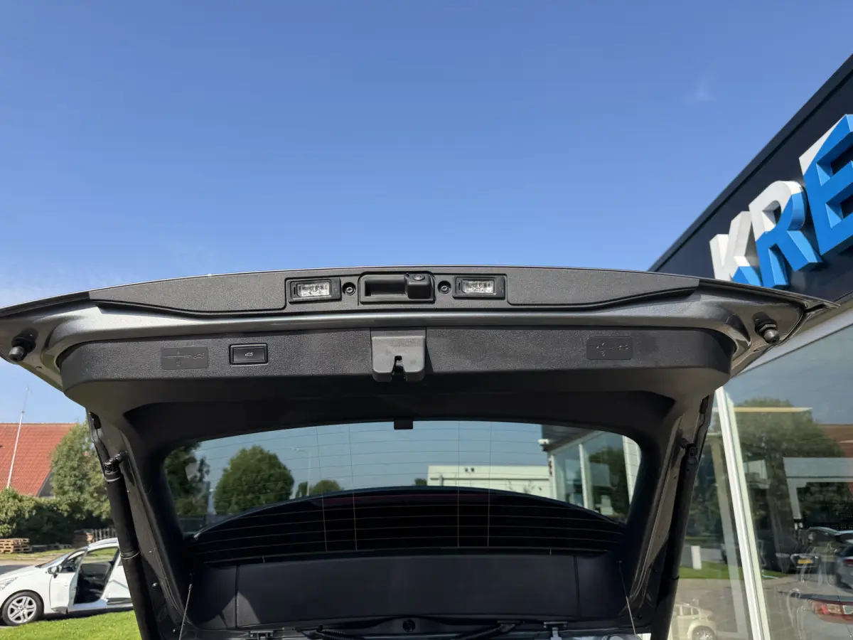 1.5 eTSI R-Line Camera | App connect