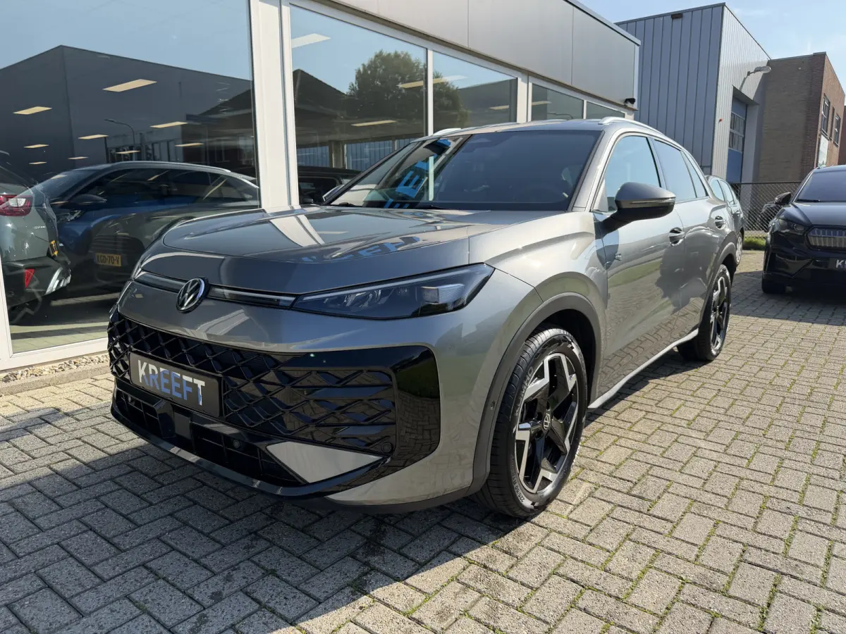 1.5 eTSI R-Line Camera | App connect