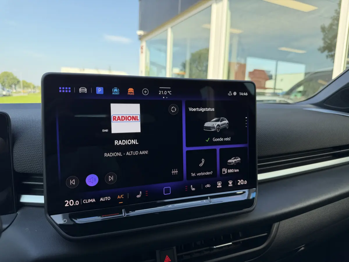 1.5 eTSI R-Line Camera | App connect