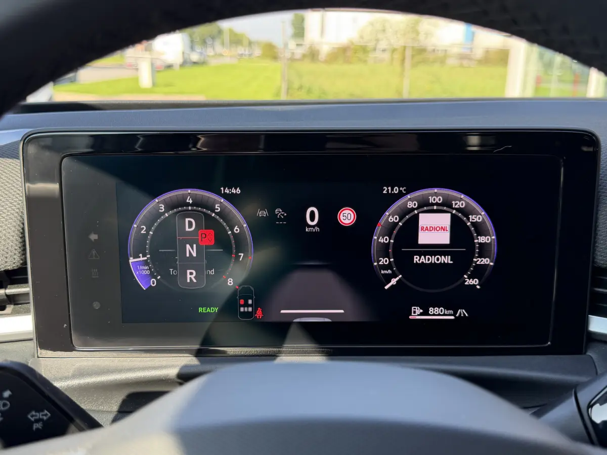 1.5 eTSI R-Line Camera | App connect