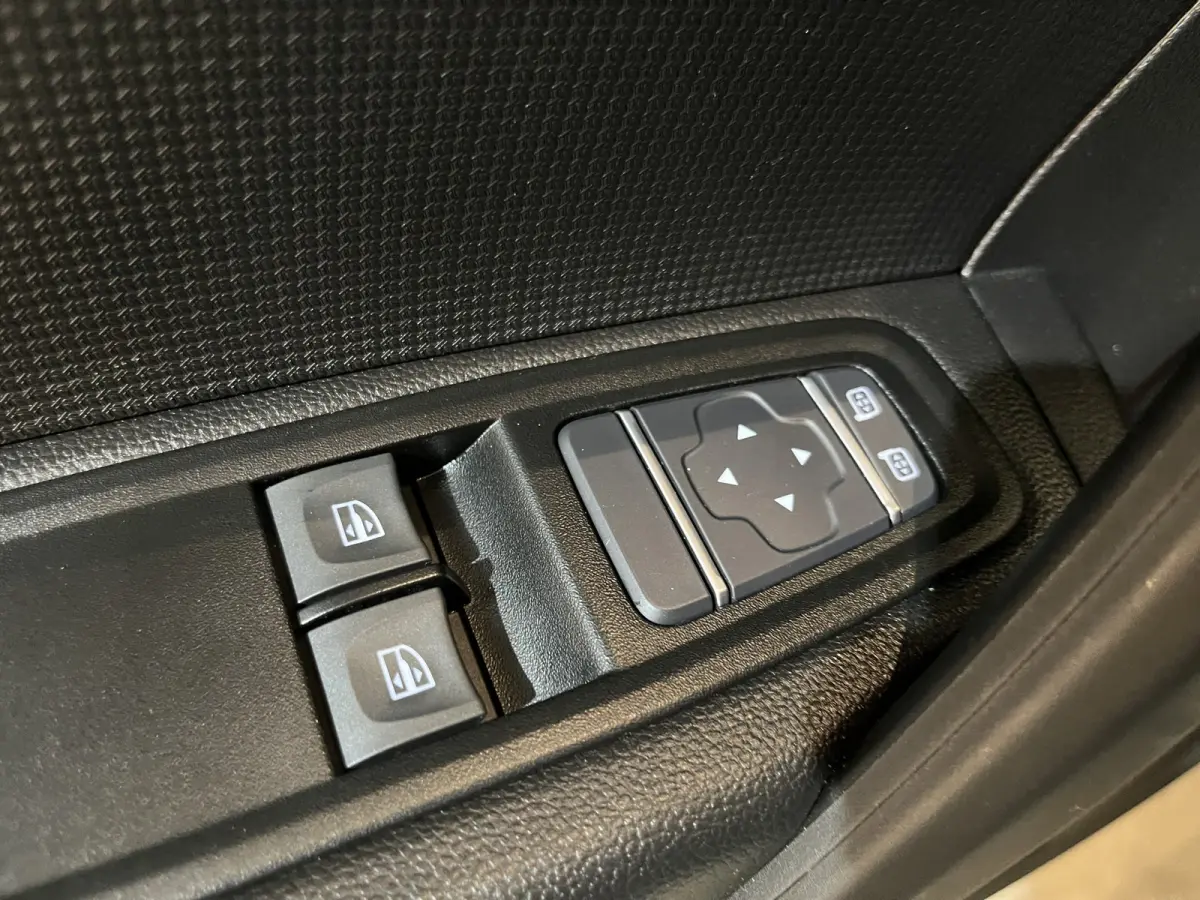 N-Connecta L1 44 kWh / 100% elektrisch !! / SOH 99% / Airco / Cruise Control / CarPlay / Camera / 3.100 KM !!