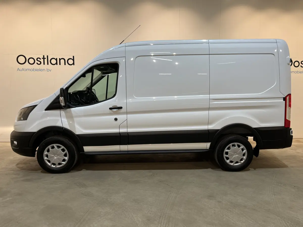 390 (3500 kg) L2H2 Trend 68 kWh / 100% Elektrisch !! / Airco / Cruise Control / CarPlay / PDC / Navigatie / 3-Zits / 1.135 KM !!