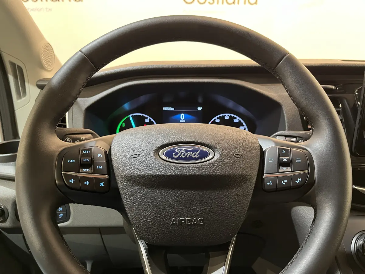 390 (3500 kg) L2H2 Trend 68 kWh / 100% Elektrisch !! / Airco / Cruise Control / CarPlay / PDC / Navigatie / 3-Zits / 1.135 KM !!