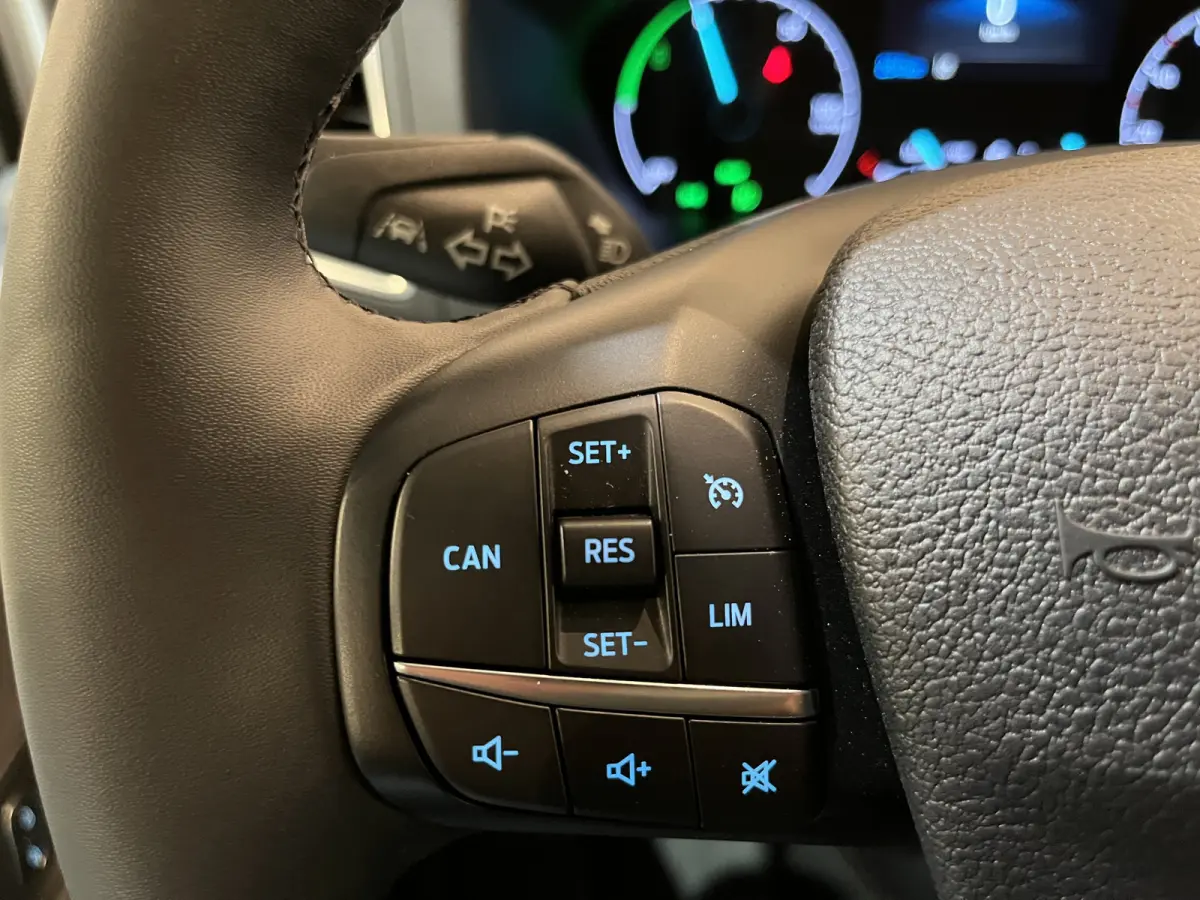 390 (3500 kg) L2H2 Trend 68 kWh / 100% Elektrisch !! / Airco / Cruise Control / CarPlay / PDC / Navigatie / 3-Zits / 1.135 KM !!