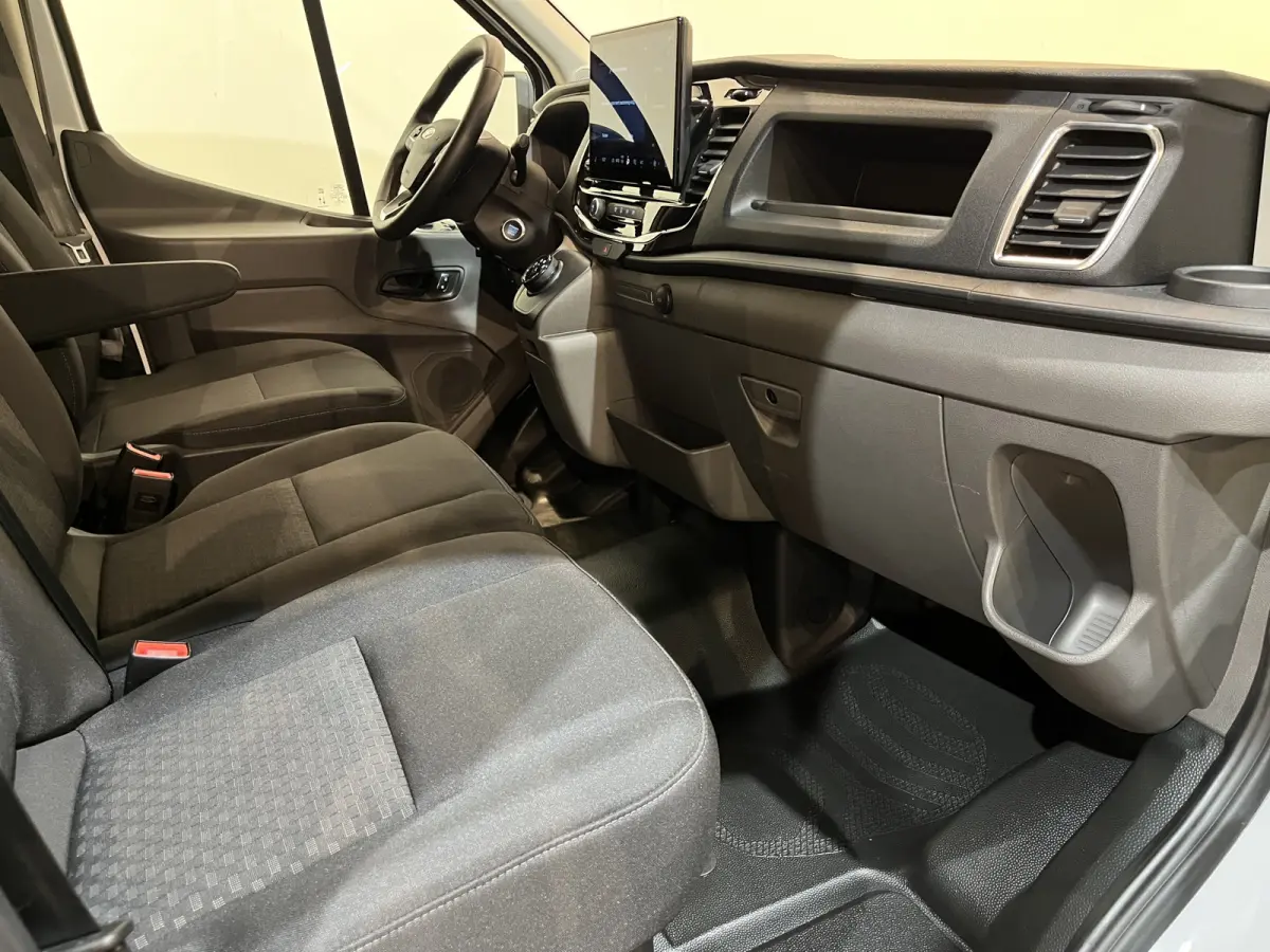 390 (3500 kg) L2H2 Trend 68 kWh / 100% Elektrisch !! / Airco / Cruise Control / CarPlay / PDC / Navigatie / 3-Zits / 1.135 KM !!