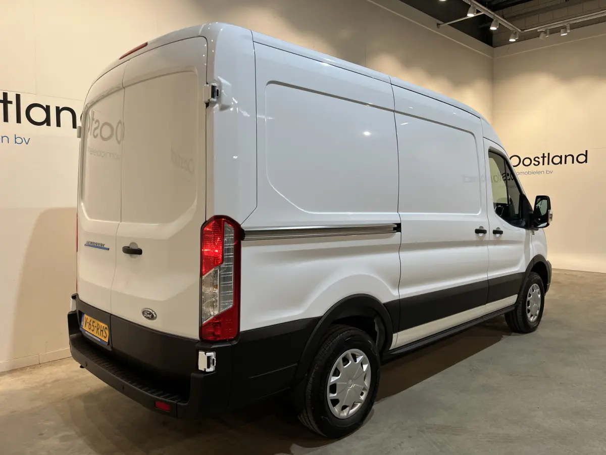 390 (3500 kg) L2H2 Trend 68 kWh / 100% Elektrisch !! / Airco / Cruise Control / CarPlay / PDC / Navigatie / 3-Zits / 1.135 KM !!