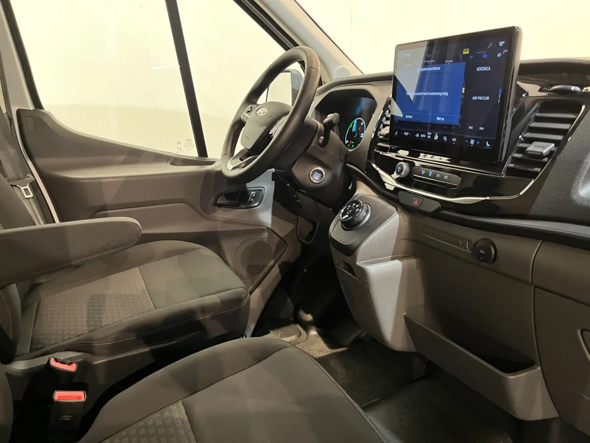 390 (3500 kg) L2H2 Trend 68 kWh / 100% Elektrisch !! / Airco / Cruise Control / CarPlay / PDC / Navigatie / 3-Zits / 1.135 KM !!