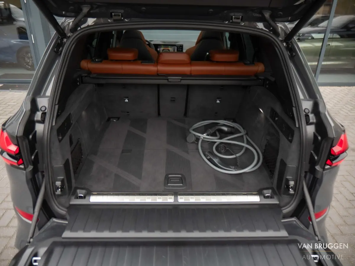 xDrive50e Pano Dravit M-Stoelen 4WS Alcantara HUD 22"