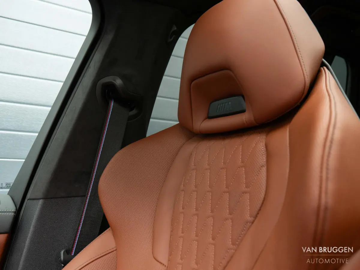xDrive50e Pano Dravit M-Stoelen 4WS Alcantara HUD 22"
