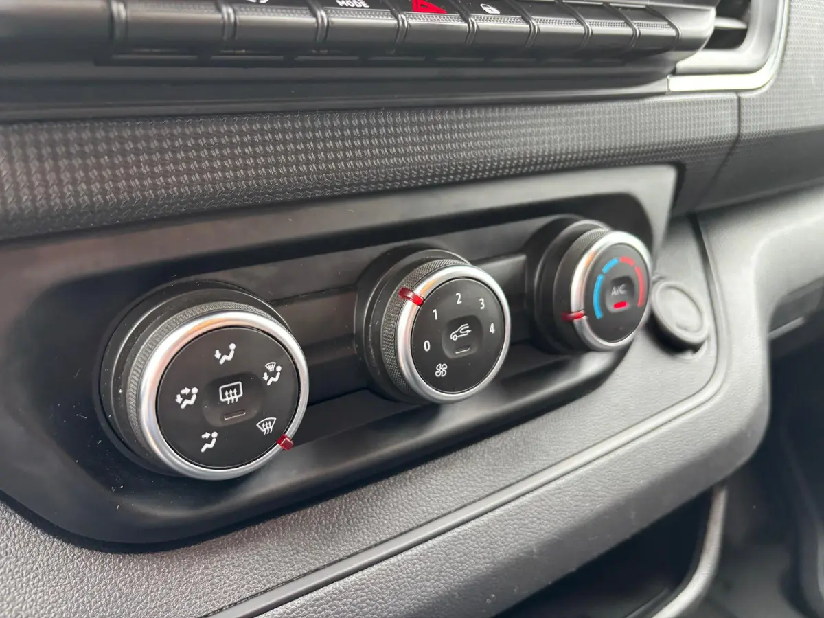 T30 L2H1 150PK AUTOMAAT RED EDITION LED AIRCO CRUISE CONTROL CAMERA NAVIGATIE CARPLAY TREKHAAK