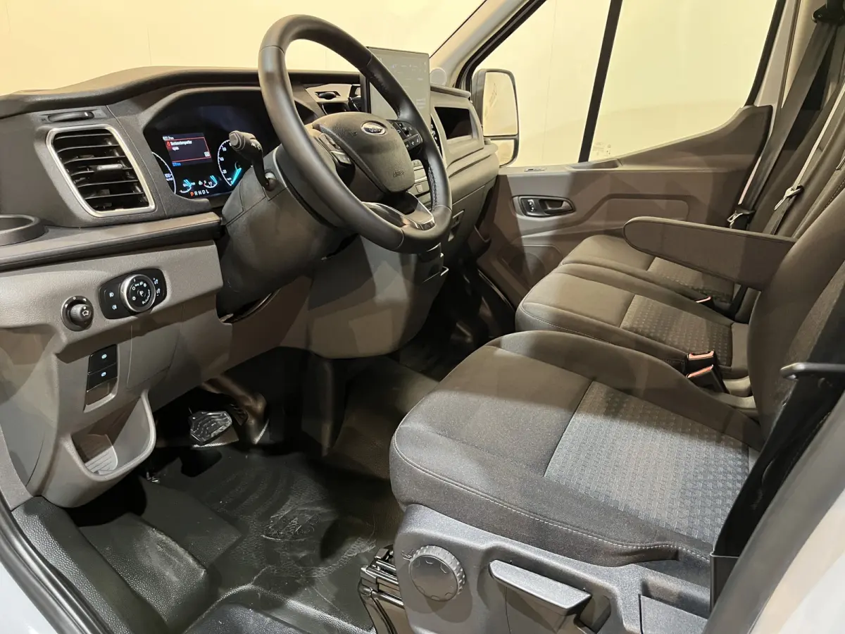 390 (3500 kg) L2H2 Trend 68 kWh / 100% Elektrisch !! / Airco / Cruise Control / CarPlay / 360 Camera / Navigatie / 3-Zits / 622 KM !!