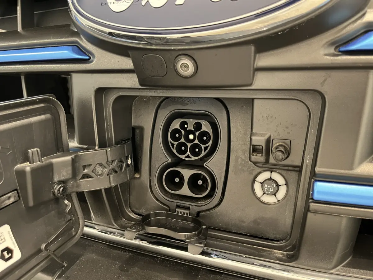 390 (3500 kg) L2H2 Trend 68 kWh / 100% Elektrisch !! / Airco / Cruise Control / CarPlay / 360 Camera / Navigatie / 3-Zits / 622 KM !!