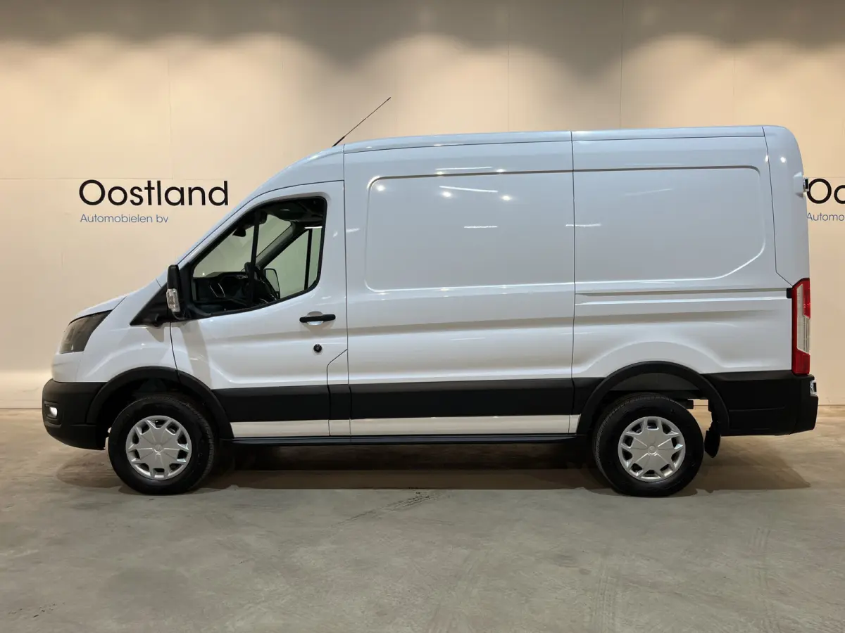 390 (3500 kg) L2H2 Trend 68 kWh / 100% Elektrisch !! / Airco / Cruise Control / CarPlay / 360 Camera / Navigatie / 3-Zits / 622 KM !!