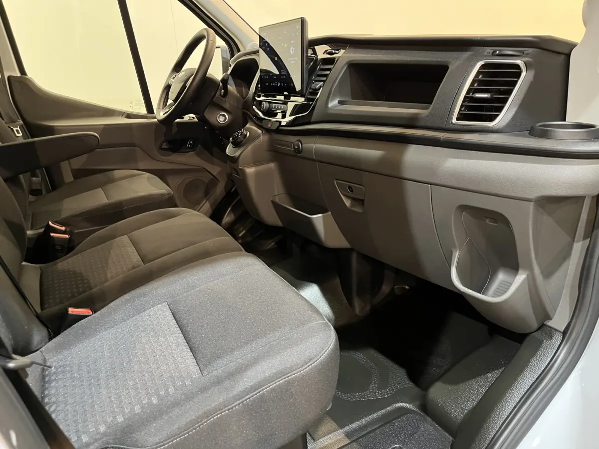390 (3500 kg) L2H2 Trend 68 kWh / 100% Elektrisch !! / Airco / Cruise Control / CarPlay / 360 Camera / Navigatie / 3-Zits / 622 KM !!