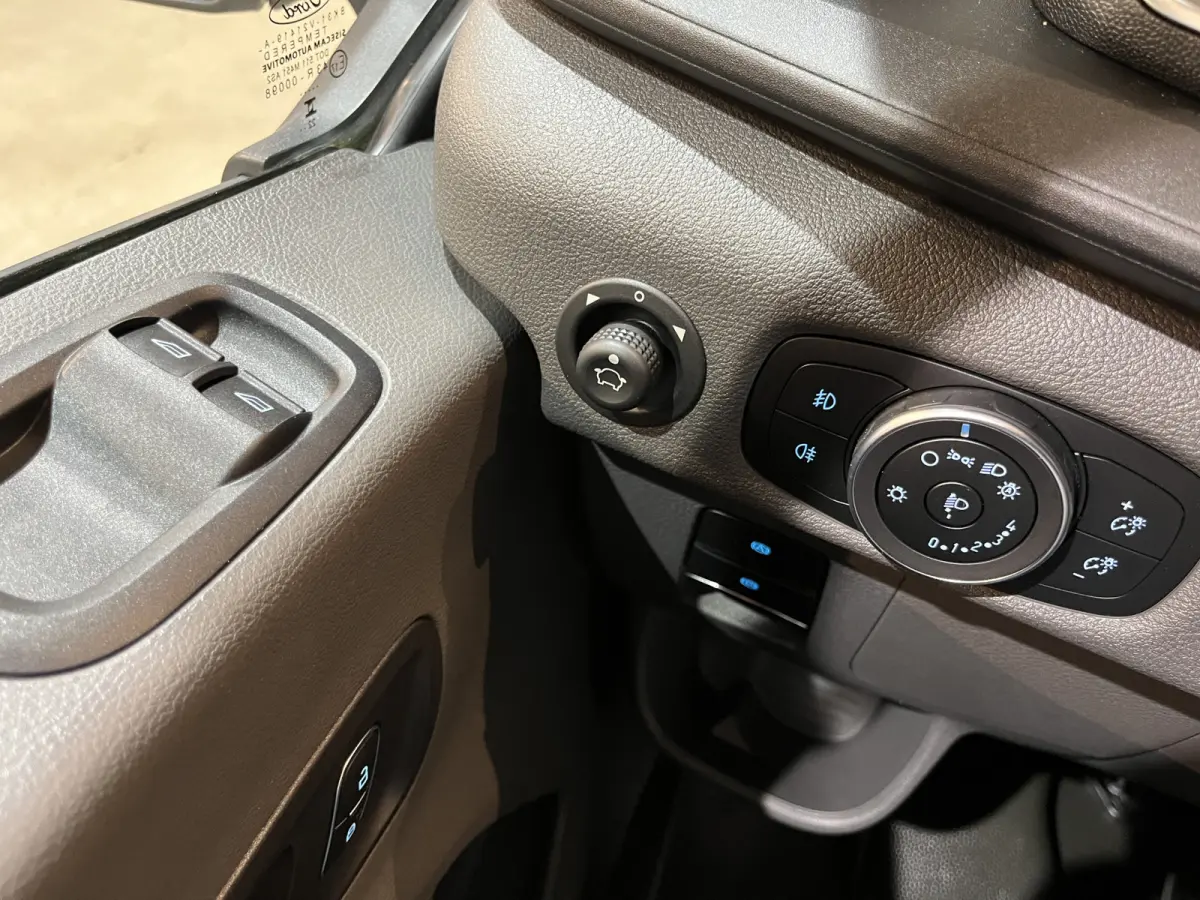 390 (3500 kg) L2H2 Trend 68 kWh / 100% Elektrisch !! / Airco / Cruise Control / CarPlay / 360 Camera / Navigatie / 3-Zits / 622 KM !!