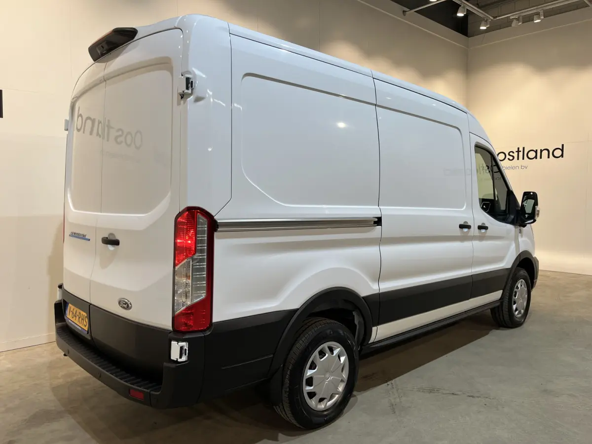 390 (3500 kg) L2H2 Trend 68 kWh / 100% Elektrisch !! / Airco / Cruise Control / CarPlay / 360 Camera / Navigatie / 3-Zits / 622 KM !!